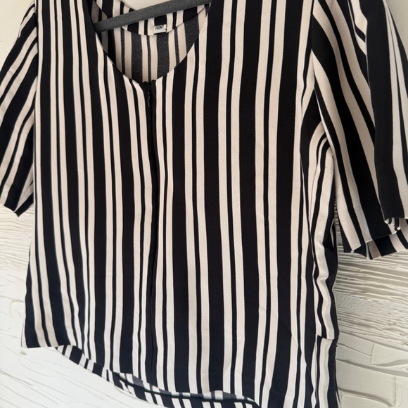 Anthropologie | Front Clothing | S | Black & White Striped V-Neck Blouse - Picture 4 of 6